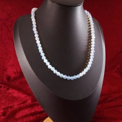 Halskde med super flotte Opal perler