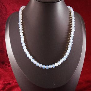Halsk�de med super flotte Opal perler