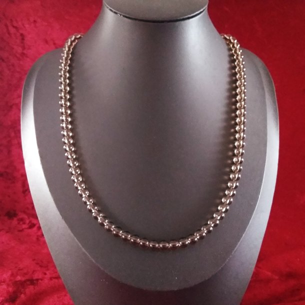 En unik Halskde med Rg Farvet krystal