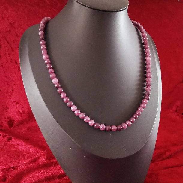 Halskde lavet af 6 mm Granat perler