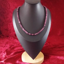 Halskde lavet af 6 mm Granat perler