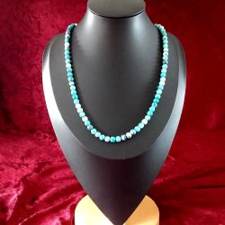 Smukt og elegant halskde med Bl Indiske Agater