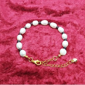 HF design.  Ferskvandsperler og AAA Granat perler