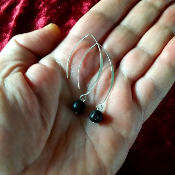 Boomerang �reringe med Sorte Lava perler