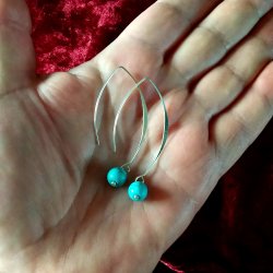 Flotte Boomerang �reringe med Turkis perler