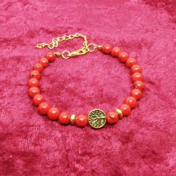 Flot armbnd med rde Jaspis / Jasper perler. Fs i 3 strrelser