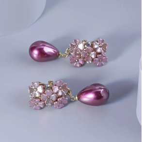 Clips �reringe med de flotteste lilla blomster