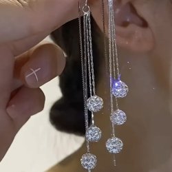 Smukke og festlige h�nge �reringe med glansfulde perler