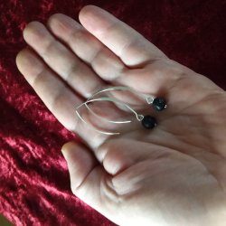 Boomerang �reringe med Sorte Lava perler