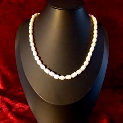 HF. Flot  Barok Ferskvandsperle halsk�de, med s925 S�lv l�s og forl�nger