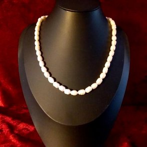 HF. Flot  Barok Ferskvandsperle halsk�de, med s925 S�lv l�s og forl�nger