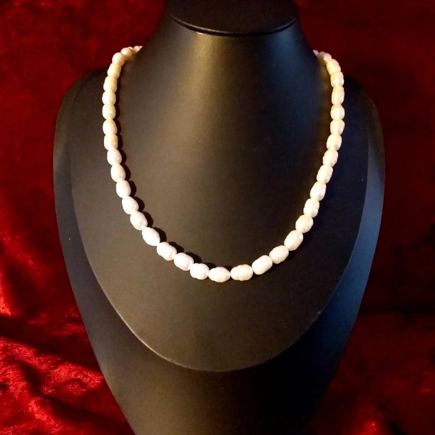 HF. Flot  Barok Ferskvandsperle halsk�de, med s925 S�lv l�s og forl�nger