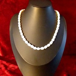 HF. Flot  Barok Ferskvandsperle halsk�de, med s925 S�lv l�s og forl�nger