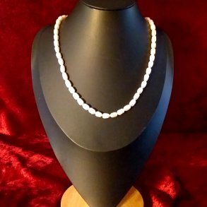 HF. Flot kvalitets Ferskvandsperle halsk�de med s925 S�lv l�s og forl�nger