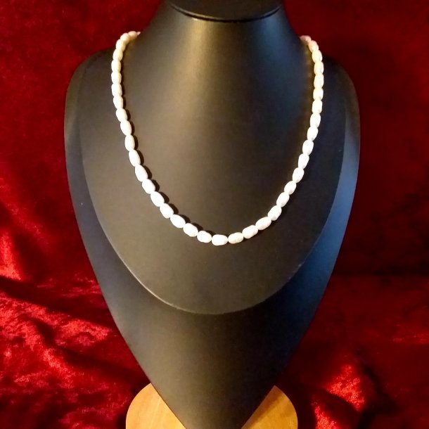 HF. Flot kvalitets Ferskvandsperle halsk�de med s925 S�lv l�s og forl�nger