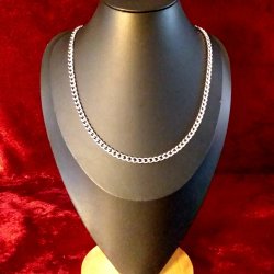 Flot og enkel S�lvfarvet st�l halsk�de