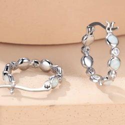 s925 s�lv �reringe med �gta Opaler, og Zirkoner