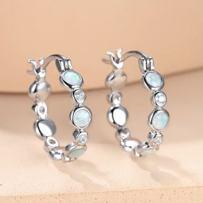 s925 s�lv �reringe med �gta Opaler, og Zirkoner