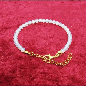 Armb�nd med Flotte klarer Opal perler. F�s i 3 st�rrelser