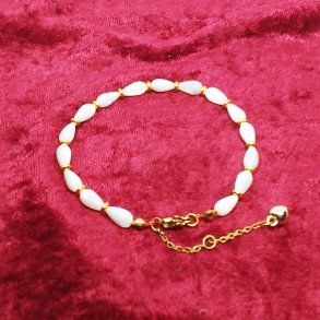 HF design. Ferskvandsperle armb�nd. Smukt og feminint