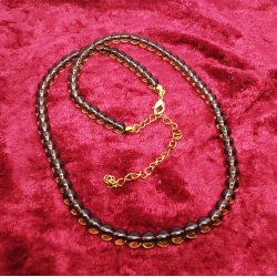 En unik Halskde med Rg Farvet krystal