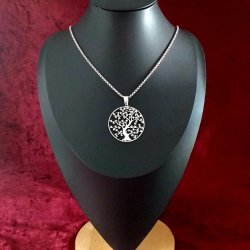 Flot k�de med Livets tr� som vedh�ng