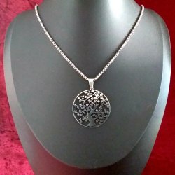 Flot k�de med Livets tr� som vedh�ng