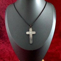 Flot st�l kors med tekst, og k�de 