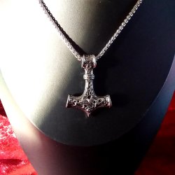 Flot halsk�de med vedh�ng af Thors Hammer fra Nordiske Mytologi "
