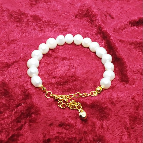 HF design. Et unikt klassisk Ferskvandsperle armbånd