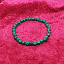 HF : Smukt armbnd med 6 mm grnne Malakit perler