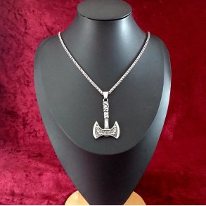 Flot k�de med tve�gget �kse-vedh�ng fra den Nordiske mytologi