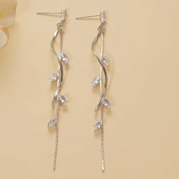 Flotte lange s�lvbelagte �reringe 