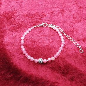 Armb�nd med stribet Rosa Amatyst og charms. F�s i 3 st�rrelser