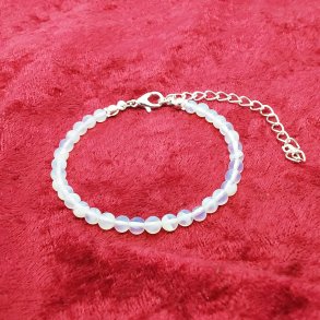 Armb�nd med de altid smukke Opaler. F�s i 3 st�rrelser