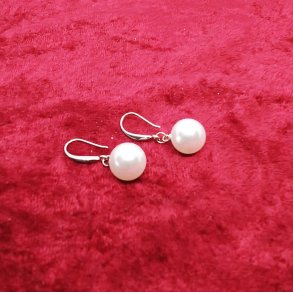 HF design. S�lv �reringe med store flotte Ferskvandsperler